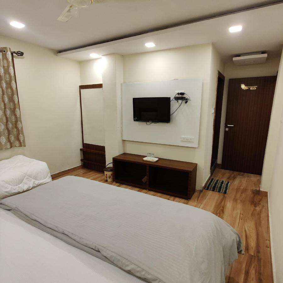 Hotel Shreeji Residency Pachmarhī Buitenkant foto