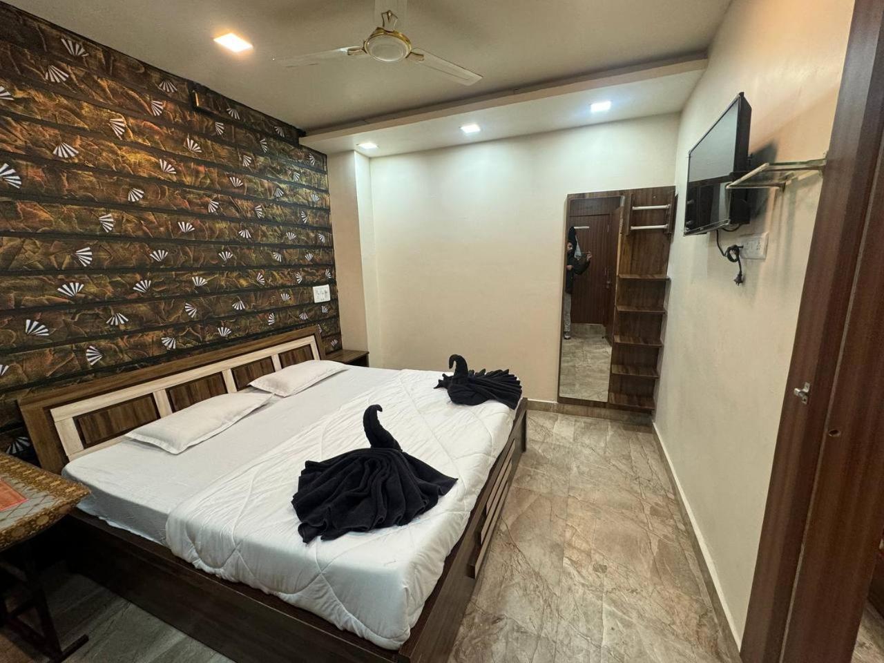 Hotel Shreeji Residency Pachmarhī Buitenkant foto